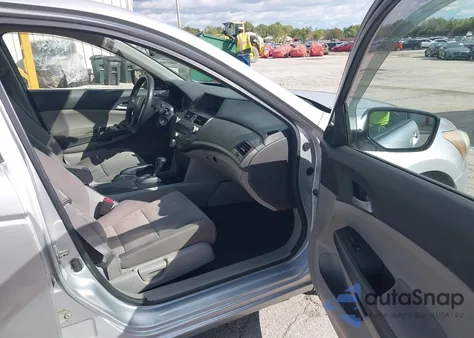 2010 Honda Accord 2.4 Lx-P z USA, uszkodzony, nr VIN 1HGCP2F4XAA058693